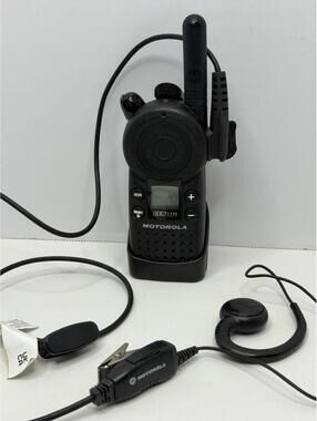 Motorola CLS1110 UHF Business Two-Way Radio w/ Earpiece